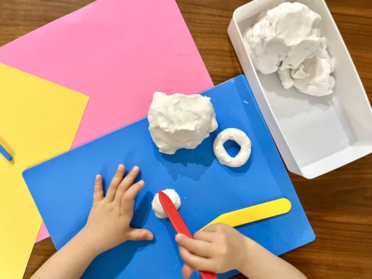 初めての粘土遊び: 3歳の幼児が学べる基本的な形作りのコツ